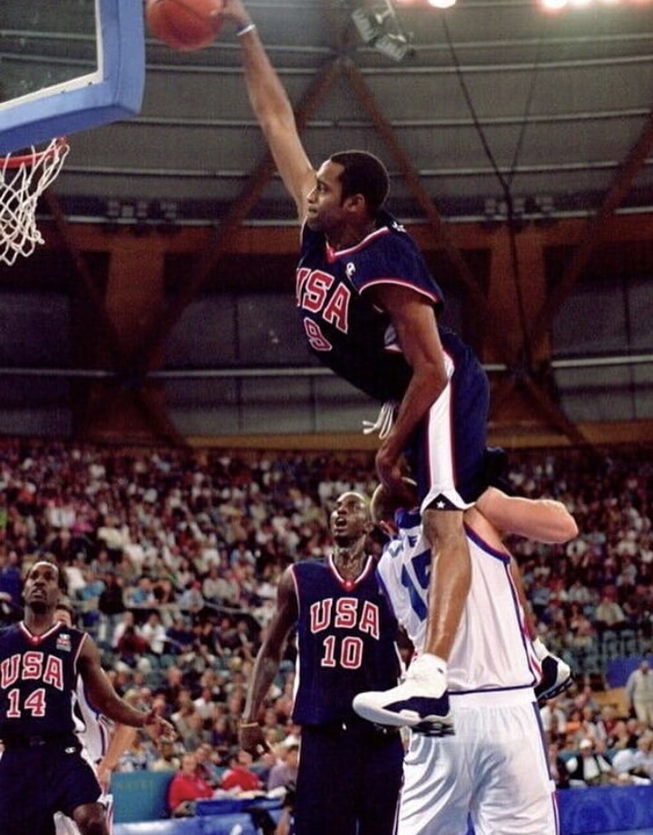 Vince Carter dunking over Fred Weis in the Nike Shox BB4, white, navy "Olympic" colorway. 