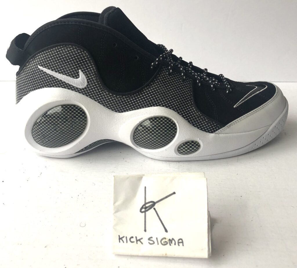 The Nike Air Zoom Flight 95, lateral view. 