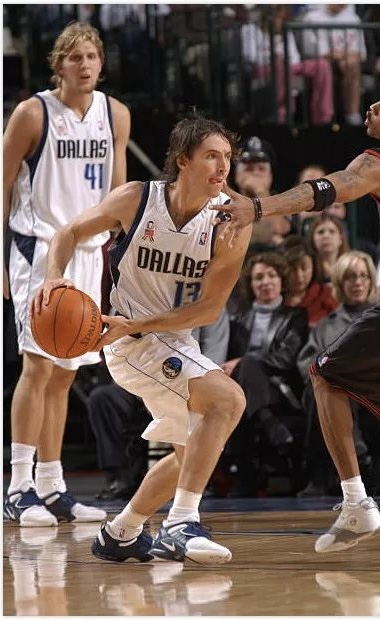 Dirk Nowitzki and Steve Nash wearing the Nike Air Jet Flight. 