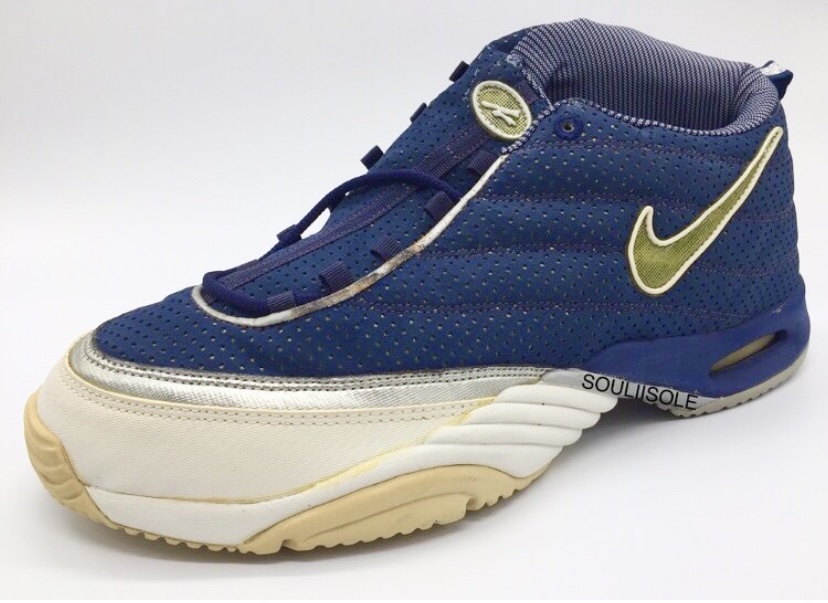 The Nike Air Assailant in the navy/silver/white colorway, lateral view. 