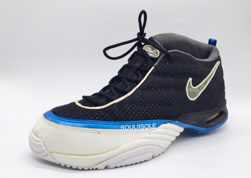 The Nike Air Assailant in the black/white/photo-blue colorway, lateral view. 